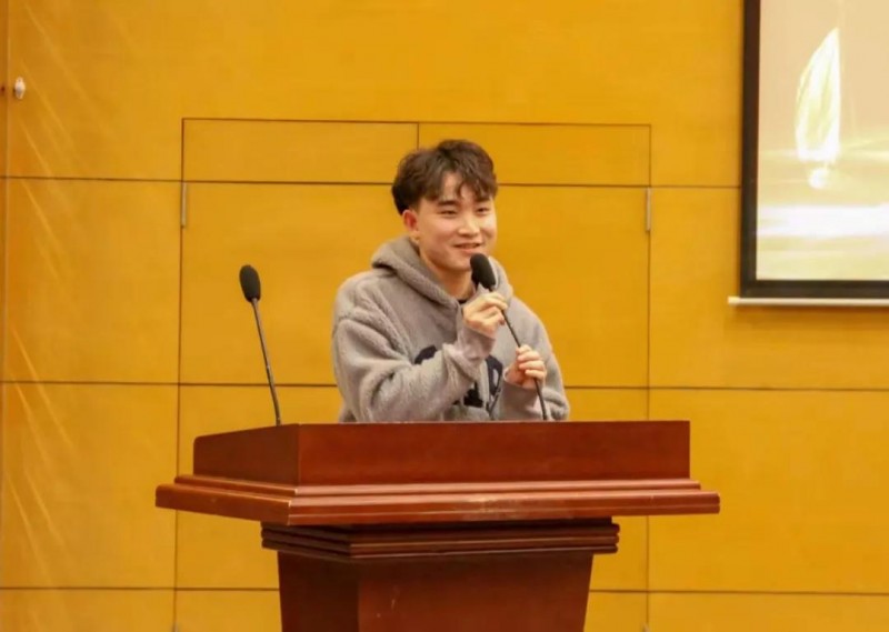 我校第二届“文都杯”争先创优学风班积分竞赛活动表彰大会顺利召开 龚举才