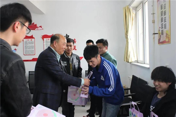 学校党委书记参加工程造价181班“为党育人，为国育才”班导师主题教育活动+7