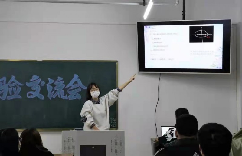 1、建筑与规划学院学生会联合筑梦先锋志愿者协会开展“建筑图学课程志愿辅导小讲堂”活动