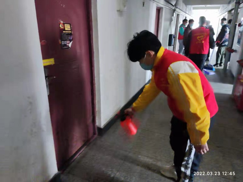 2、信息与控制工程学院学生党员在疫情防控第一线践行初心使命 (2)