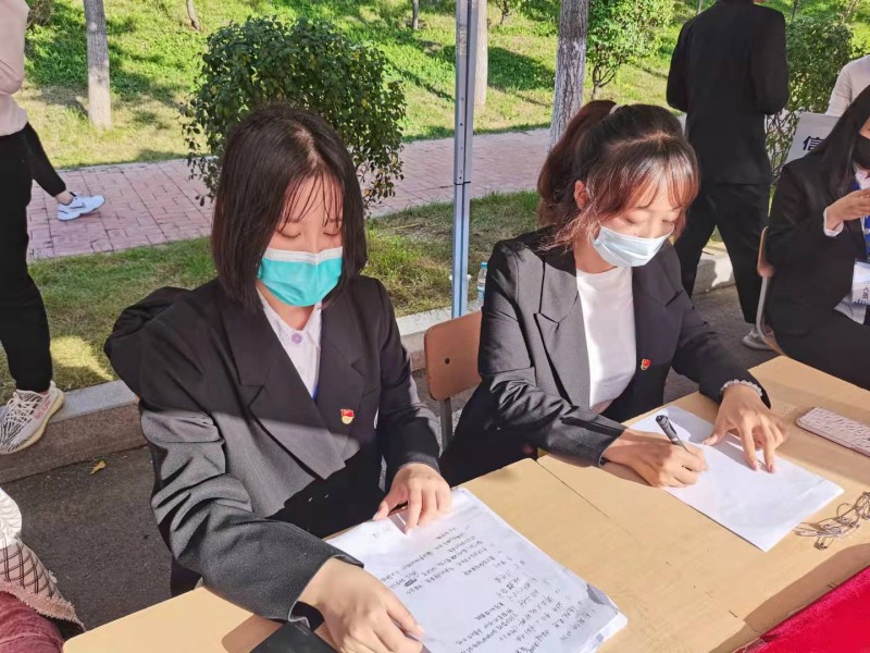 9、信息与控制工程系学生党员参与返校迎新志愿服务工作 新闻稿