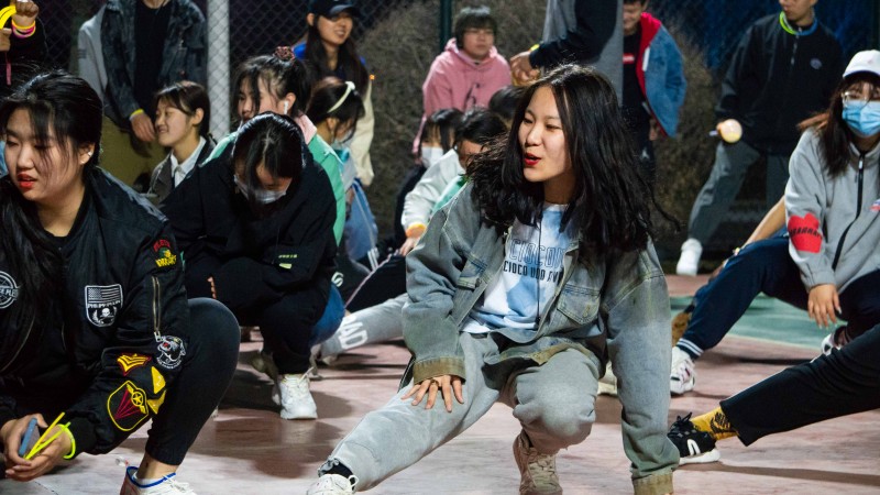 2、建筑与规划学院举行21天文明养成活动暨荧光夜跑 (1)