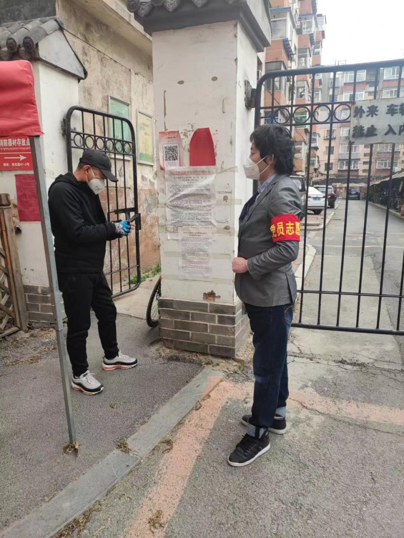 1、已发-学校新闻-党委宣传部-我校教师志愿者下沉一线 积极参加社区疫情防控志愿服务工作 (5)