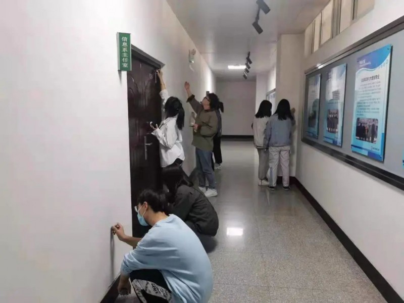 3、信息与控制工程系组织开展教室志愿清扫行动 (3)