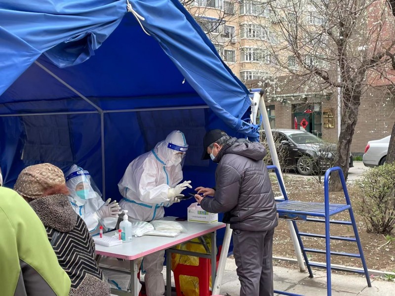 1、已发-学校新闻-党委宣传部-我校教师志愿者下沉一线 积极参加社区疫情防控志愿服务工作 (3)