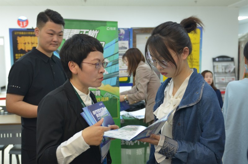 管理学院举办“撷英城建，筑梦未来”管理类专场招聘会4