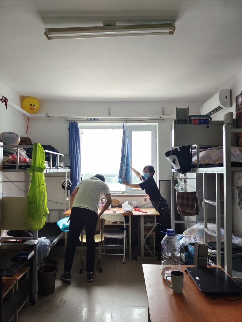 11、信息与控制工程系开展暑期学生离校寝室安全和教室卫生检查工作 (4)