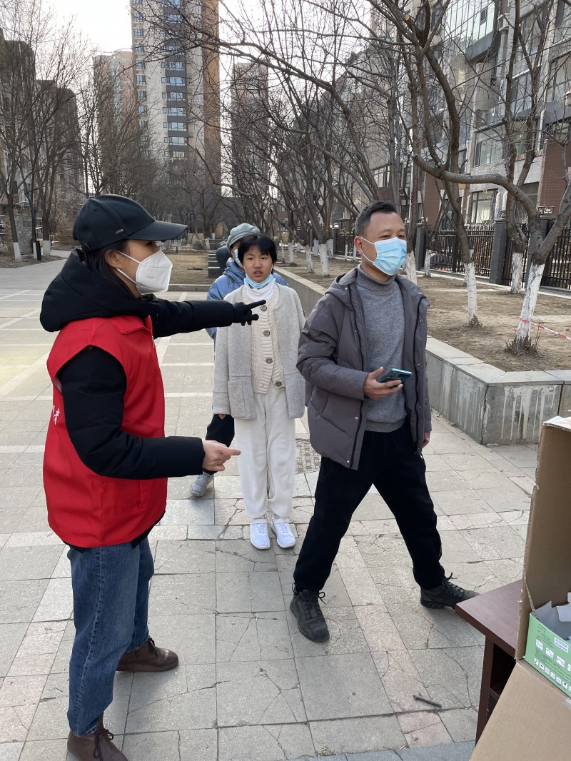 1、已发-学校新闻-党委宣传部-我校教师志愿者下沉一线 积极参加社区疫情防控志愿服务工作 (4)