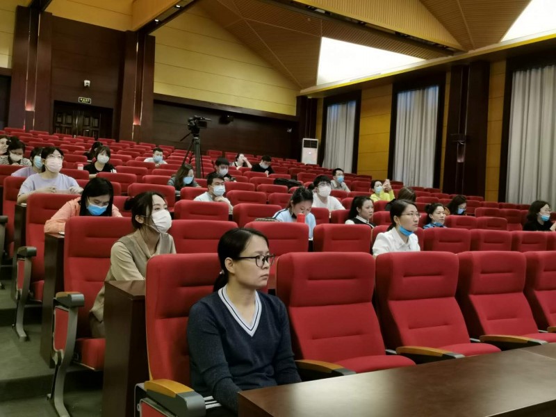 我校召开教职工疫情防控知识培训会2